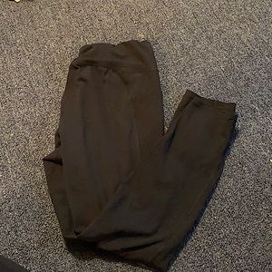 black workout leggings